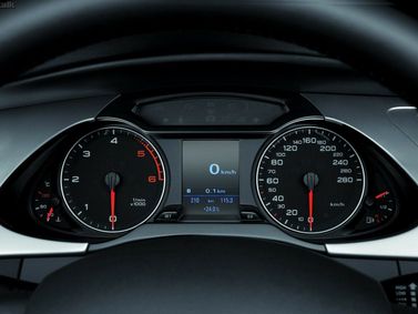 Audi A4 IV (B8)، سيدان — لوحة العدادات