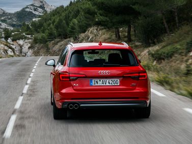 Audi A4 V (B9)، واجون 5 أبواب — منظر خلفي