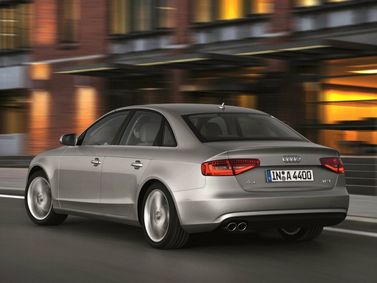 Audi A4 عملية فيس ليفت IV (B8)، سيدان — منظر خلفي أيمن