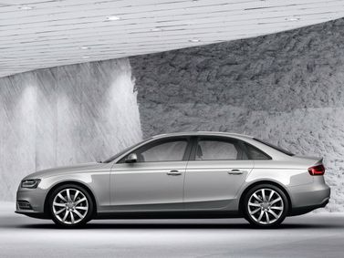 Audi A4 عملية فيس ليفت IV (B8)، سيدان — منظر من الجانب الأيسر