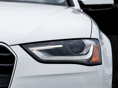 Audi A4 عملية فيس ليفت IV (B8)، سيدان — المصباح الأمامي