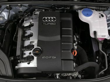 Audi A4 III (B7)، سيدان — حجرة المحرك