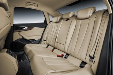 Audi A4 V (B9)، سيدان — المقاعد الخلفية
