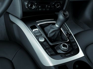 Audi A4 IV (B8)، سيدان — الكونسول الوسطي