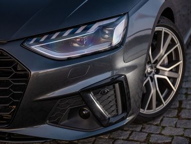Audi A4 فيس ليفت V (B9) V (B9)، واجون 5 أبواب — الجزء الأمامي من السيارة عن قرب