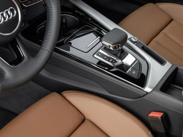 Audi A4 فيس ليفت V (B9) V (B9)، واجون 5 أبواب — الكونسول الوسطي