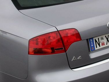 Audi A4 III (B7)، سيدان — الجزء الخلفي من السيارة عن قرب