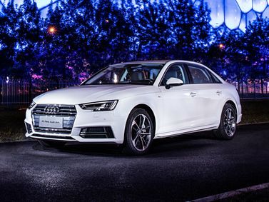Audi A4 V (B9)، سيدان Long — منظر أمامي بزاوية ثلاثة أرباع