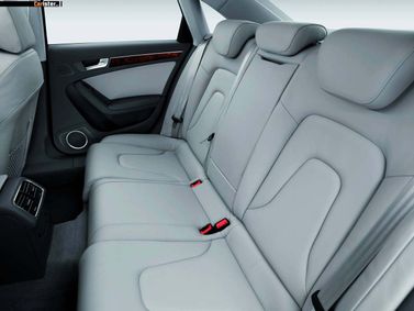 Audi A4 IV (B8)، سيدان — المقاعد الخلفية