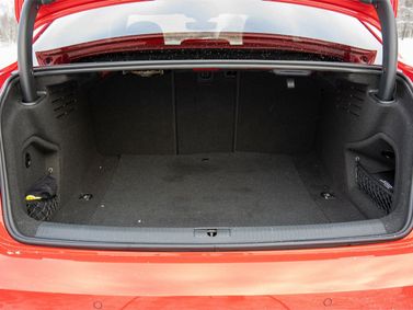 Audi A4 فيس ليفت V (B9) V (B9)، سيدان — حجرة الأمتعة