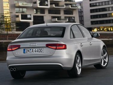 Audi A4 عملية فيس ليفت IV (B8)، سيدان — منظر خلفي أيمن