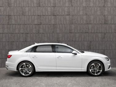 Audi A4 V (B9)، سيدان Long — منظر من الجانب الأيسر