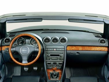 Audi A4 II (B6)، قابلة للتحويل — لوحة القيادة