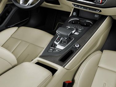 Audi A4 V (B9)، سيدان — الكونسول الوسطي