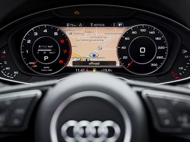 Audi A4 V (B9)، واجون 5 أبواب — لوحة العدادات