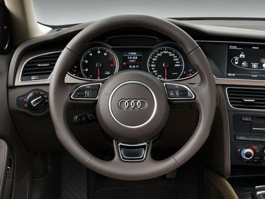Audi A4 عملية فيس ليفت IV (B8)، سيدان — عجلة القيادة