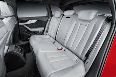 Audi A4 V (B9)، واجون 5 أبواب — المقاعد الخلفية