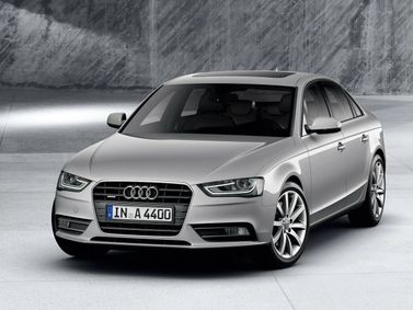Audi A4 عملية فيس ليفت IV (B8)، سيدان — منظر أمامي أيمن