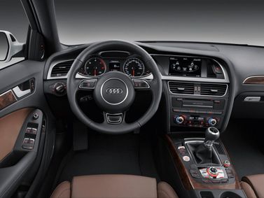 Audi A4 عملية فيس ليفت IV (B8)، واجون 5 أبواب — منطقة السائق