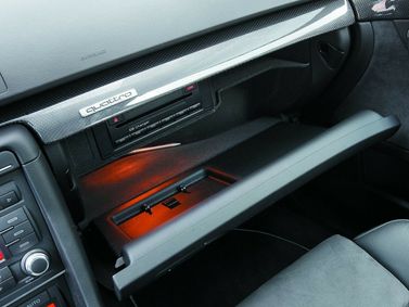 Audi A4 III (B7)، سيدان — تفصيل داخلي