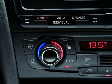 Audi A4 IV (B8)، سيدان — الكونسول الوسطي