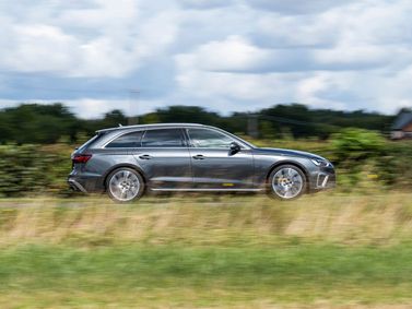 Audi A4 فيس ليفت V (B9) V (B9)، واجون 5 أبواب — منظر من الجانب الأيمن