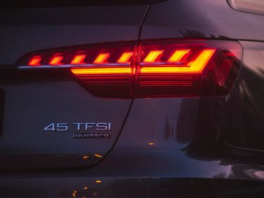 Audi A4 فيس ليفت V (B9) V (B9)، واجون 5 أبواب — المصباح الخلفي