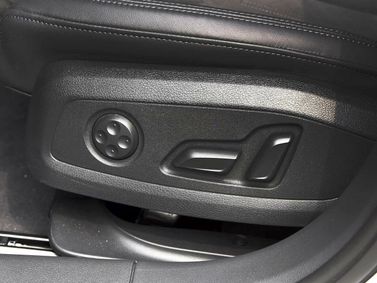 Audi A4 V (B9)، سيدان Long — المقاعد الأمامية
