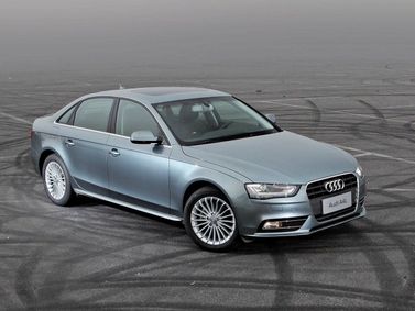 Audi A4 عملية فيس ليفت IV (B8)، سيدان Long — منظر أمامي أيمن