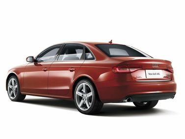 Audi A4 عملية فيس ليفت IV (B8)، سيدان Long — منظر خلفي أيسر