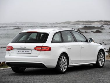 Audi A4 عملية فيس ليفت IV (B8)، واجون 5 أبواب — منظر خلفي أيمن