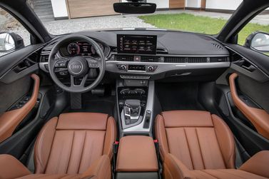 Audi A4 فيس ليفت V (B9) V (B9)، واجون 5 أبواب — لوحة القيادة
