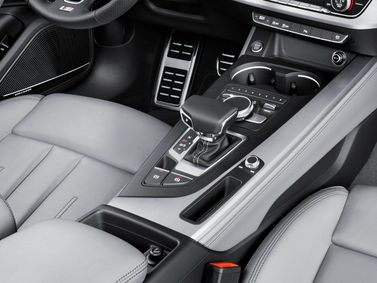 Audi A4 V (B9)، واجون 5 أبواب — الكونسول الوسطي