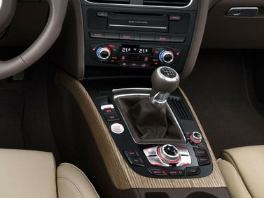 Audi A4 عملية فيس ليفت IV (B8)، سيدان — الكونسول الوسطي