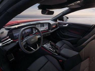 Audi A5 III (B10)، ليفتباك L — منطقة السائق