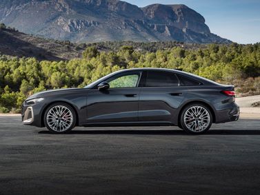 Audi A5 III (B10)، ليفتباك — منظر من الجانب الأيسر