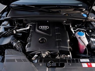 Audi A5 I (8T)، قابلة للتحويل — حجرة المحرك