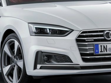 Audi A5 II (F5)، قابلة للتحويل — الجزء الأمامي من السيارة عن قرب