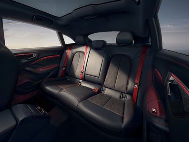 Audi A5 III (B10)، ليفتباك L — المقاعد الخلفية