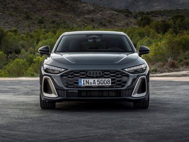 Audi A5 III (B10)، ليفتباك — منظر أمامي