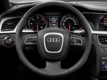 Audi A5 I (8T)، قابلة للتحويل — عجلة القيادة