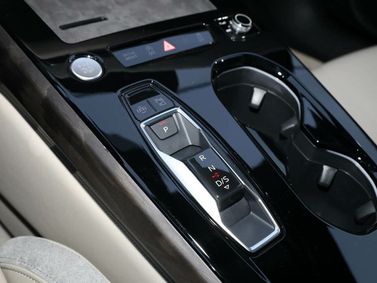 Audi A5 III (B10)، سيدان L — محدد ناقل الحركة
