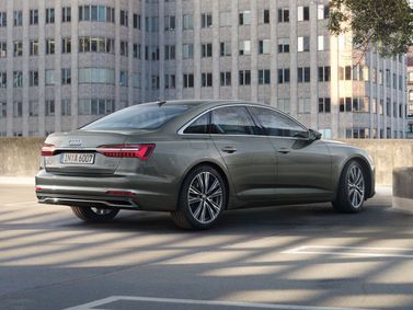 Audi A6 عملية فيس ليفت V (C8)، سيدان — منظر خلفي بزاوية ثلاثة أرباع