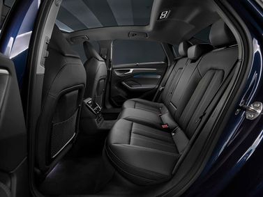 Audi A6 السادس (C9)، سيدان L — المقاعد الخلفية