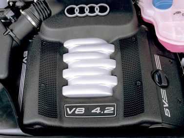 Audi A6 II (C5)، سيدان — حجرة المحرك