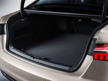 Audi A6 V (C8)، سيدان L — حجرة الأمتعة