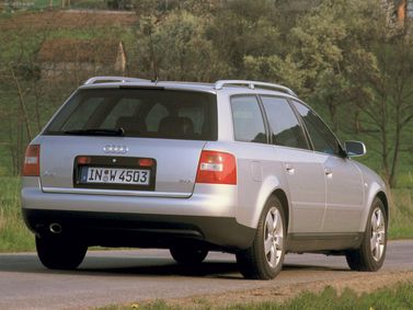 Audi A6 عملية فيس ليفت II (C5)، واجون 5 أبواب — منظر خلفي أيمن