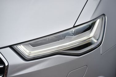 Audi A6 عملية فيس ليفت IV (C7)، واجون 5 أبواب — المصباح الأمامي