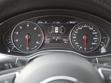Audi A6 IV (C7)، سيدان — لوحة العدادات