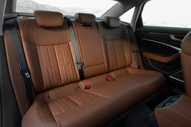 Audi A6 V (C8)، سيدان — المقاعد الخلفية